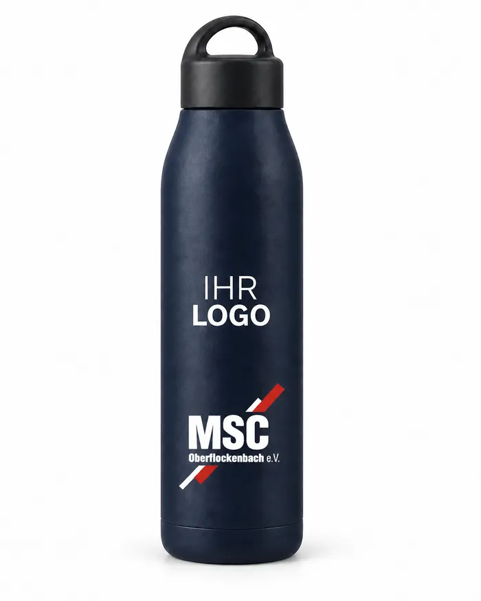 KI-Entwurf einer matten marineblauen Trinkflasche mit MSC-Signet und der Musteraufschrift dein Logo.